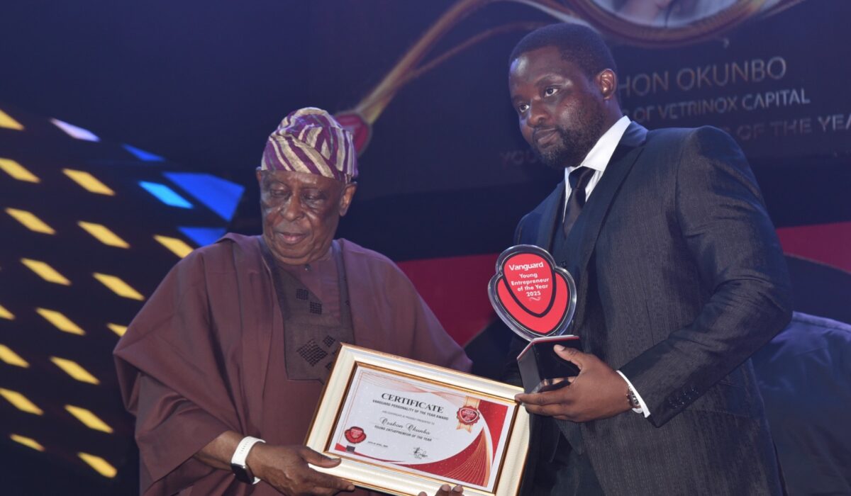 Former Governor of Ogun State, Segun Osoba, Presenting the Vanguard Newspaper Young Entrepreneur of the Year 2025 to Dr. Osahon Okunbo, Executive Director of Pipeline Infrastructure Nigeria Limited (PINL), at Eko Hotels & Suites, Lagos.
