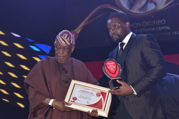 Former Governor of Ogun State, Segun Osoba, Presenting the Vanguard Newspaper Young Entrepreneur of the Year 2025 to Dr. Osahon Okunbo, Executive Director of Pipeline Infrastructure Nigeria Limited (PINL), at Eko Hotels & Suites, Lagos.